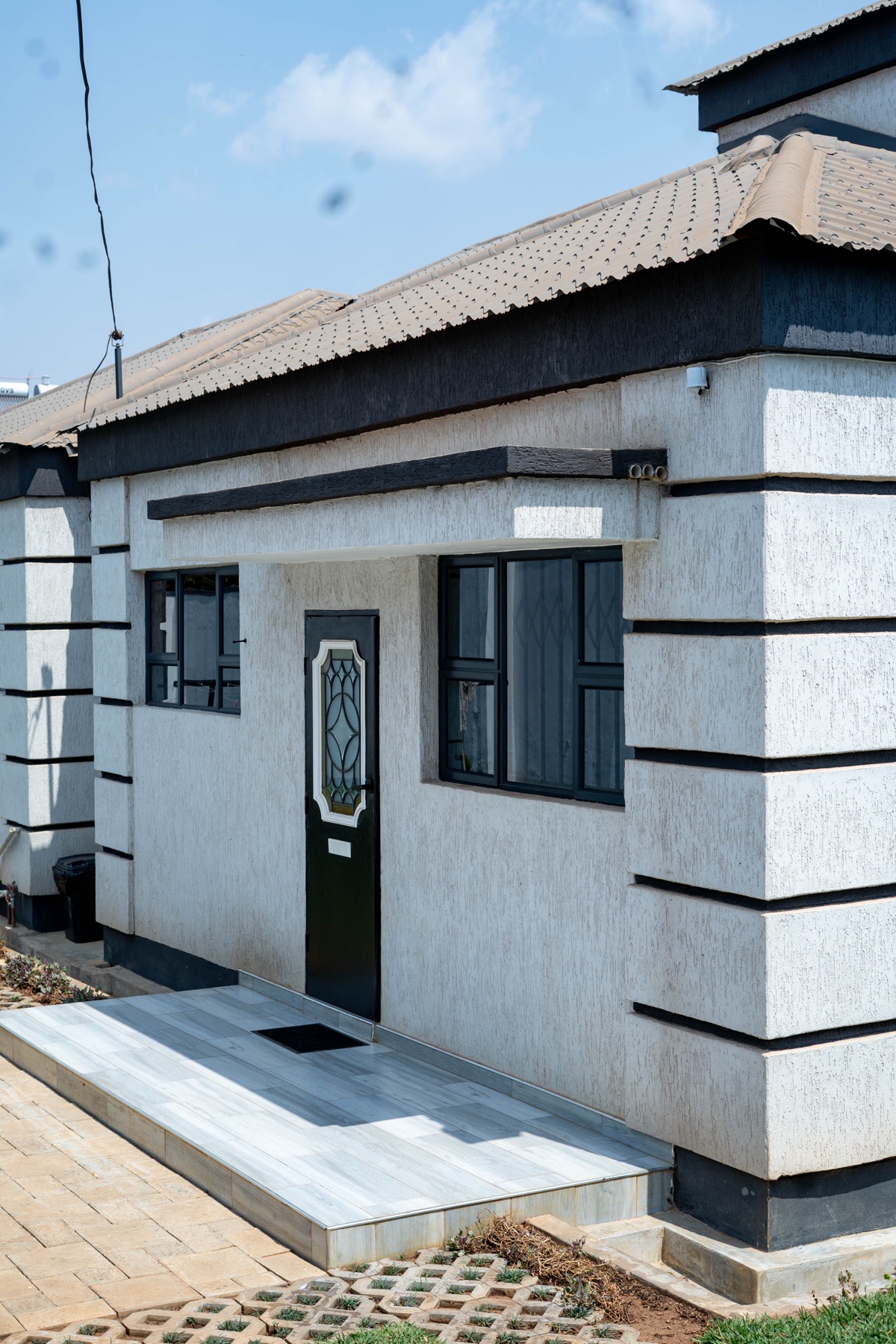 Front entrance of Nichi Guesthouses