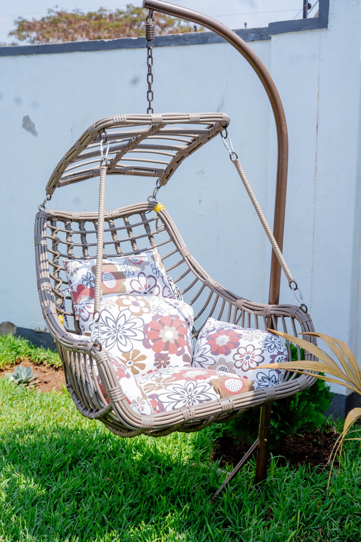 Garden swing chair at Nichi Guesthouses